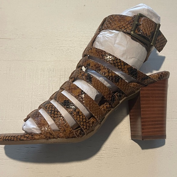 Vionic Brand New In Box-Sz-7.5 - Picture 12 of 14